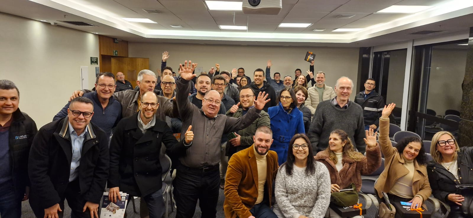 Condominio em Foco - abastecimento carro elétrico
